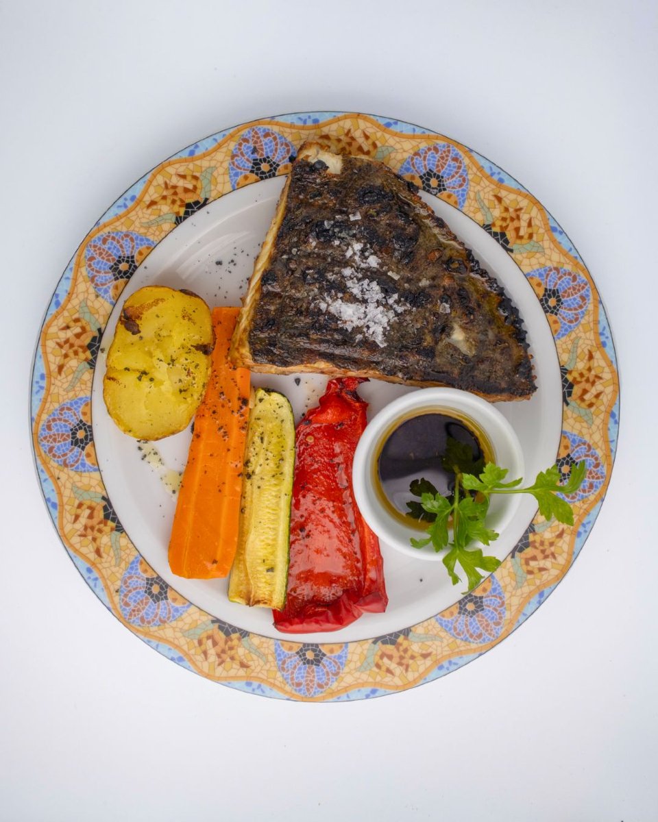 Peix fresc a la brasa amb verdures